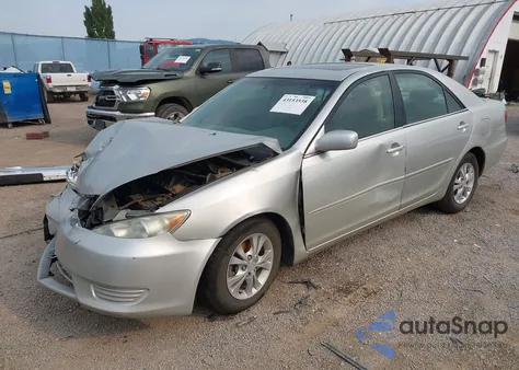 2005 Toyota Camry Le/Xle/Se z USA, uszkodzony, nr VIN 4T1BF30K55U101444